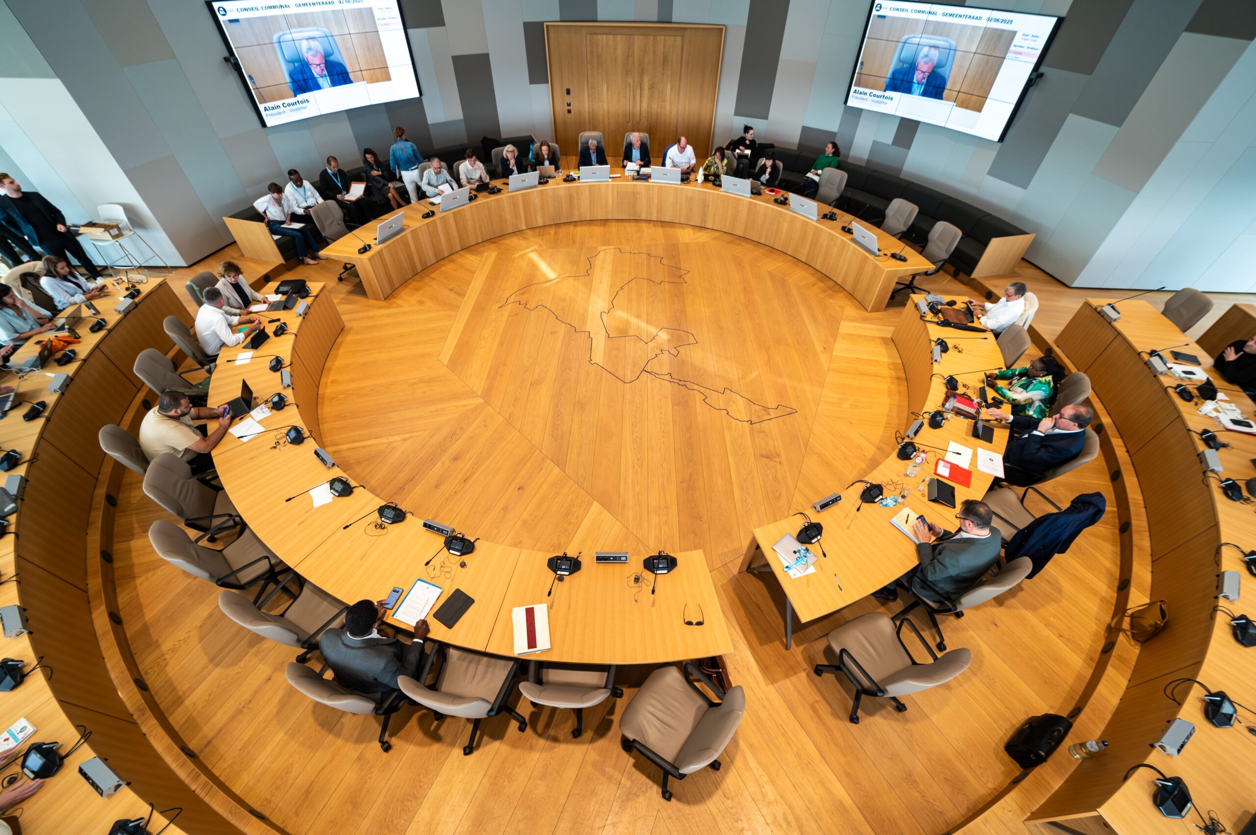 General,View,Of,The,Conseil,Communal,,City,Council,Or,Gemeenteraad, raadsleden